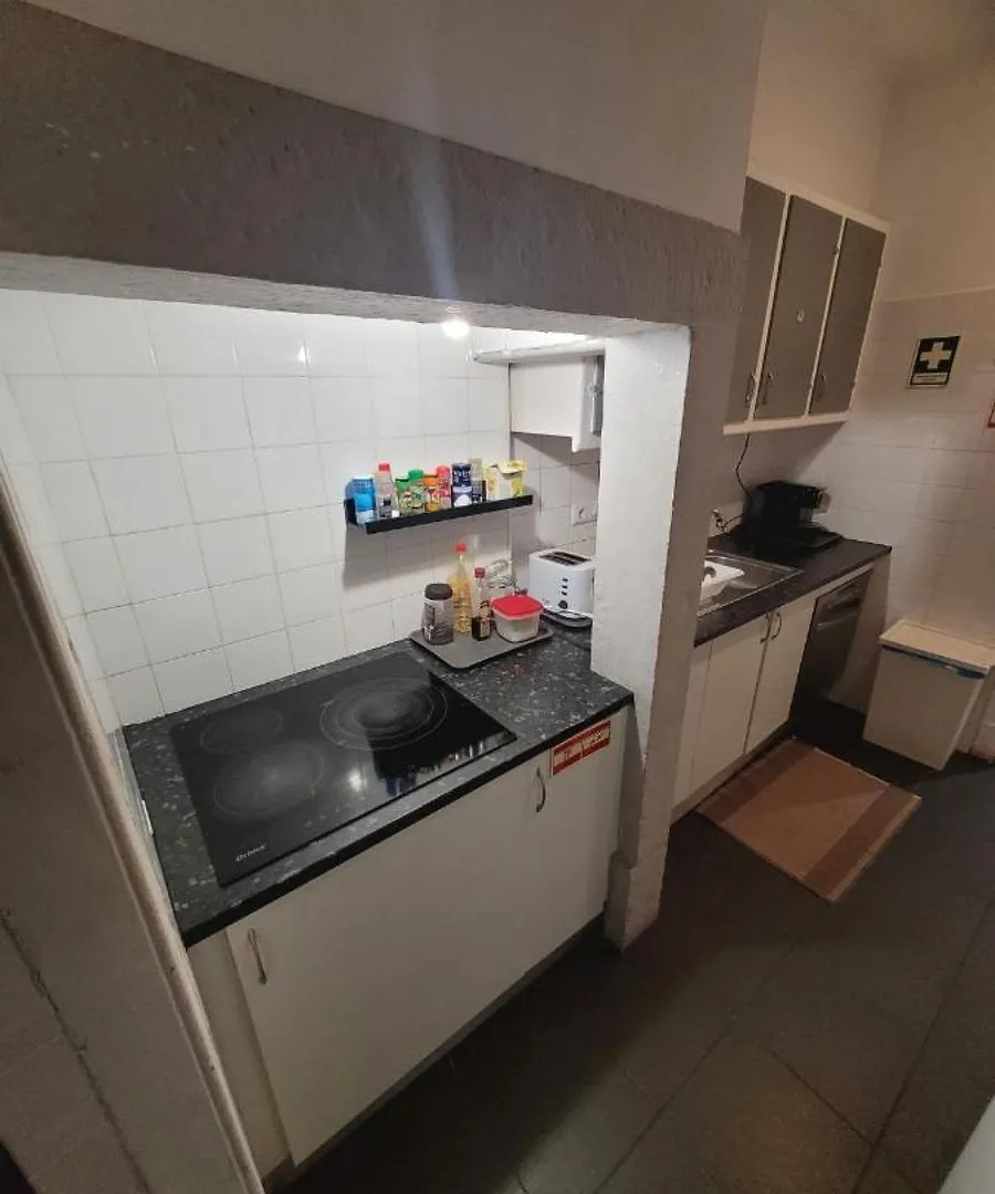 Homestay Yes Lisbon Bankbad Apartment Portugal