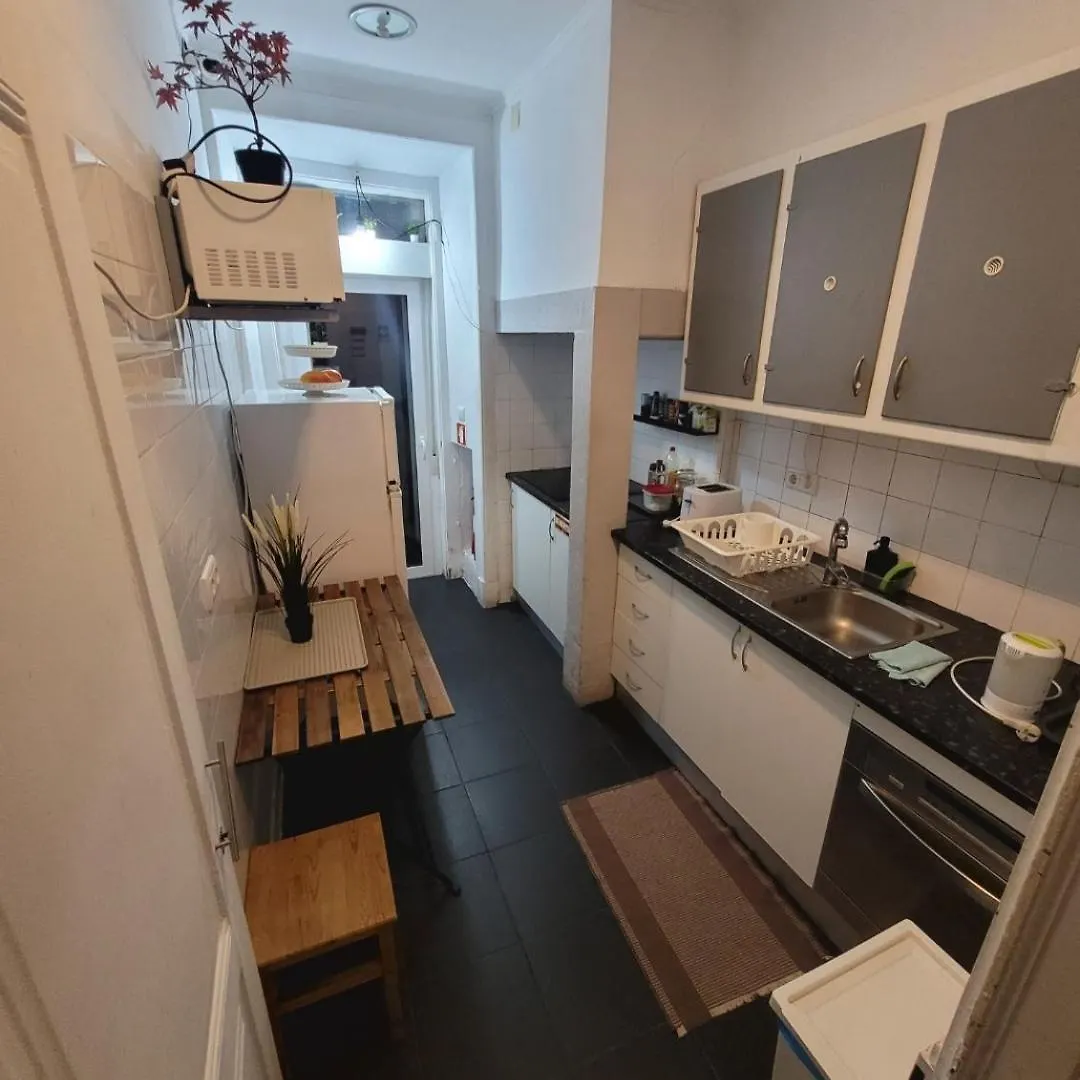 Yes Lisbon Bankbad Apartment Portugal